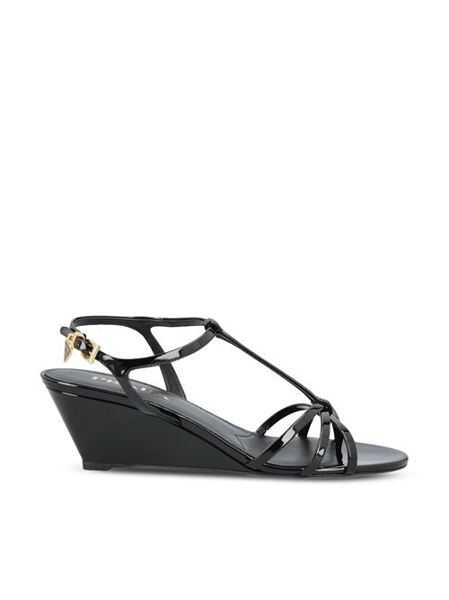 Sandali realizzati in pelle