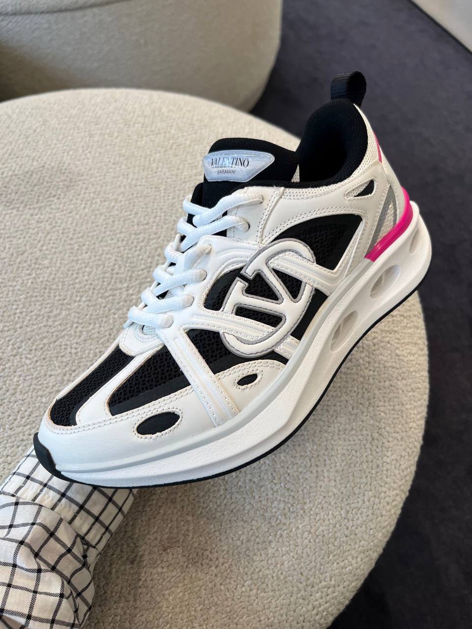Neo-V Runner Sneakers
