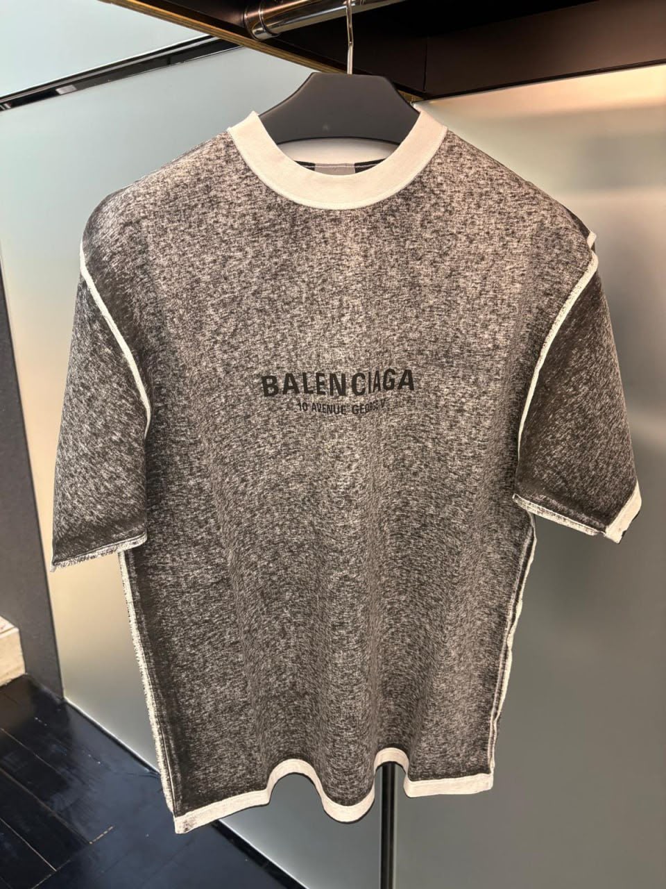 10 Avenue George V T-Shirt