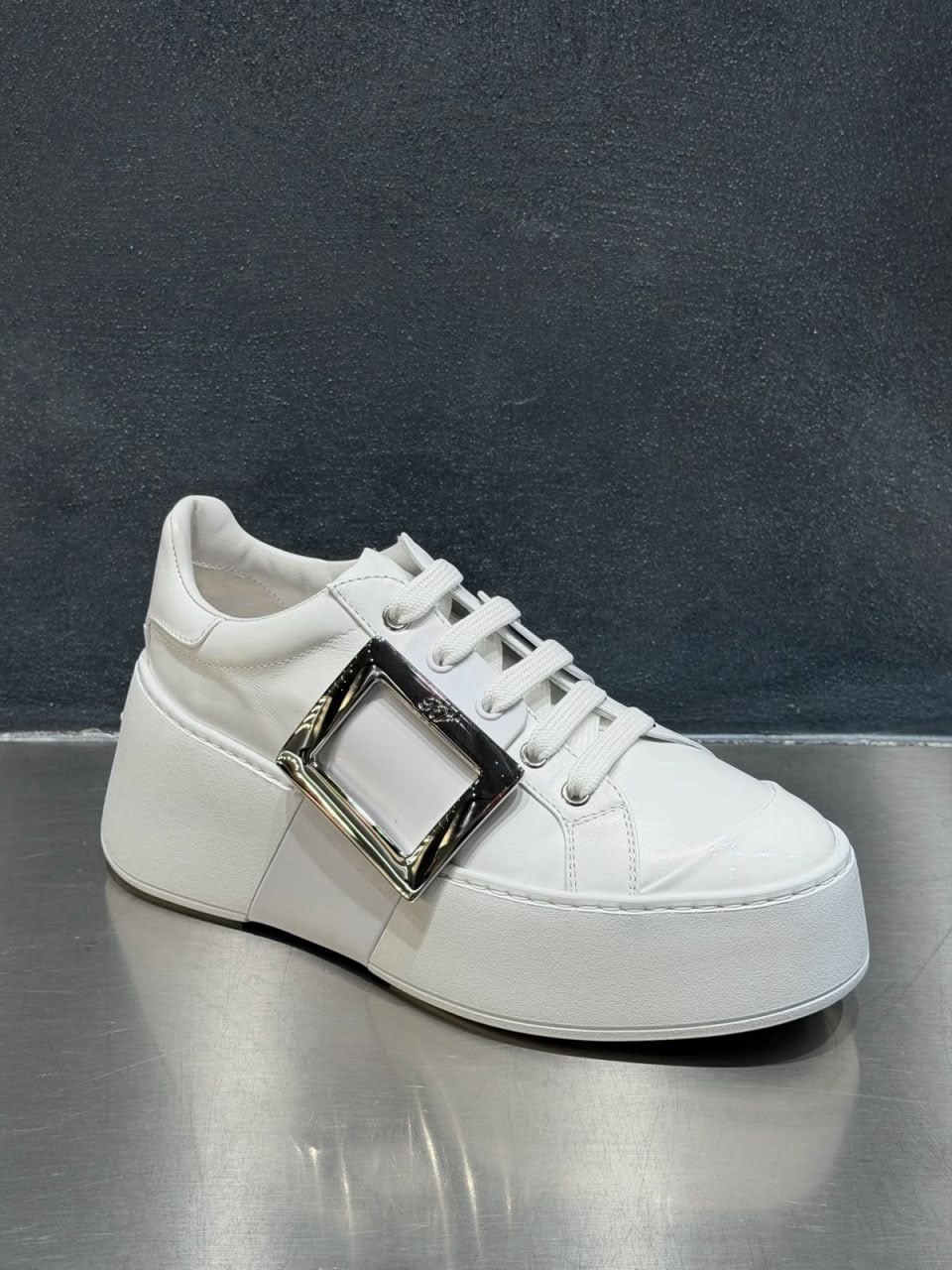 Viv' Skate Metal Buckle Sneakers