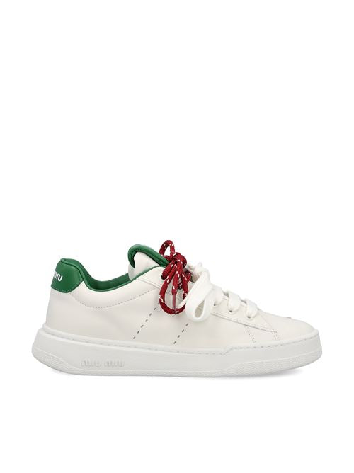 Sneakers realizzate in pelle di vitello