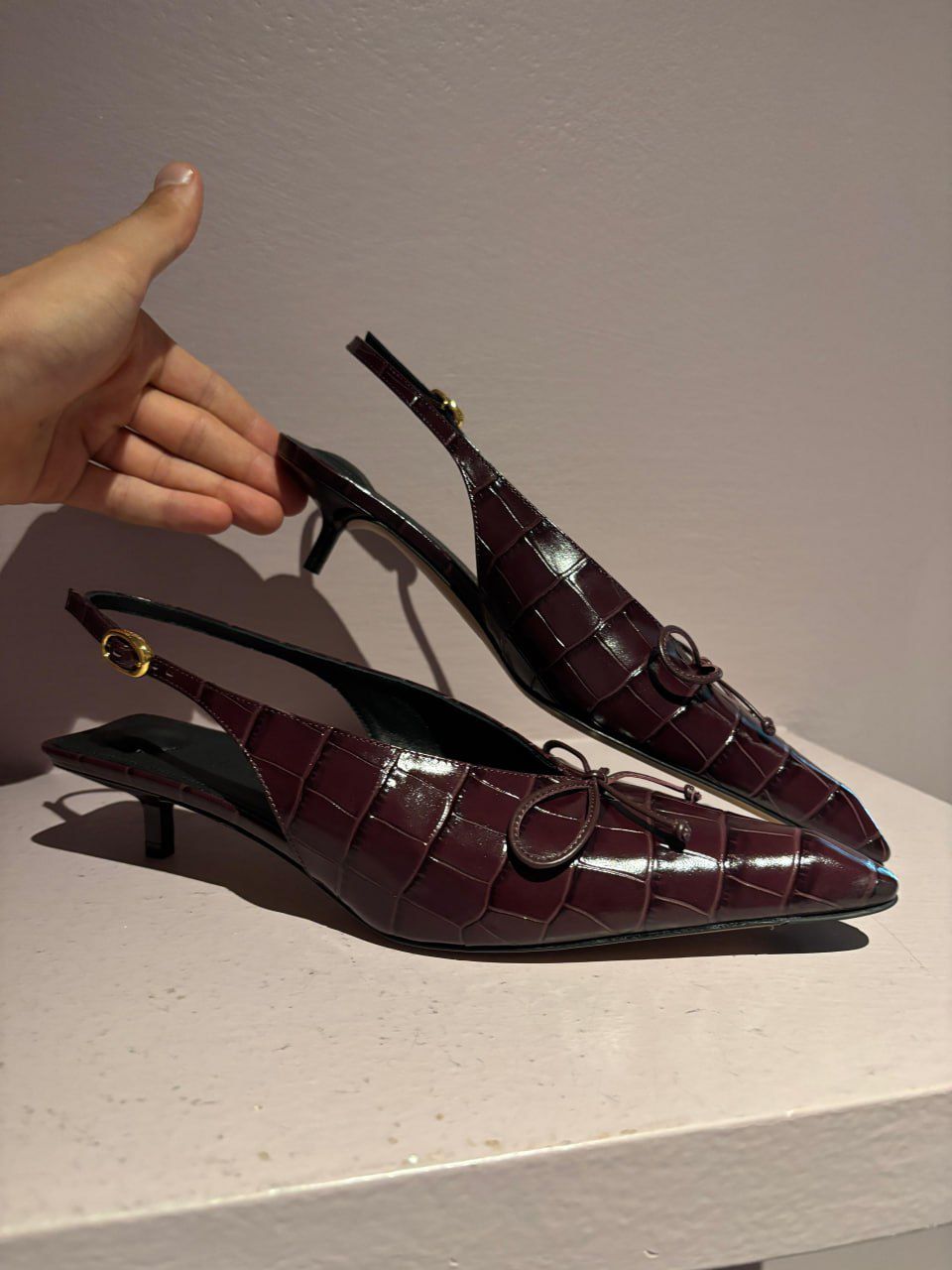 Crocodile-effect leather slingback pumps