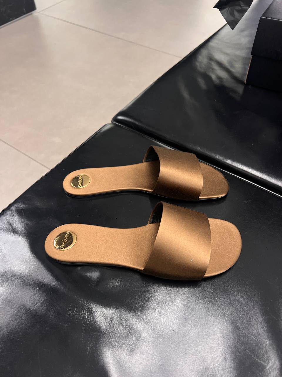 Tribute Nu Pieds Slides