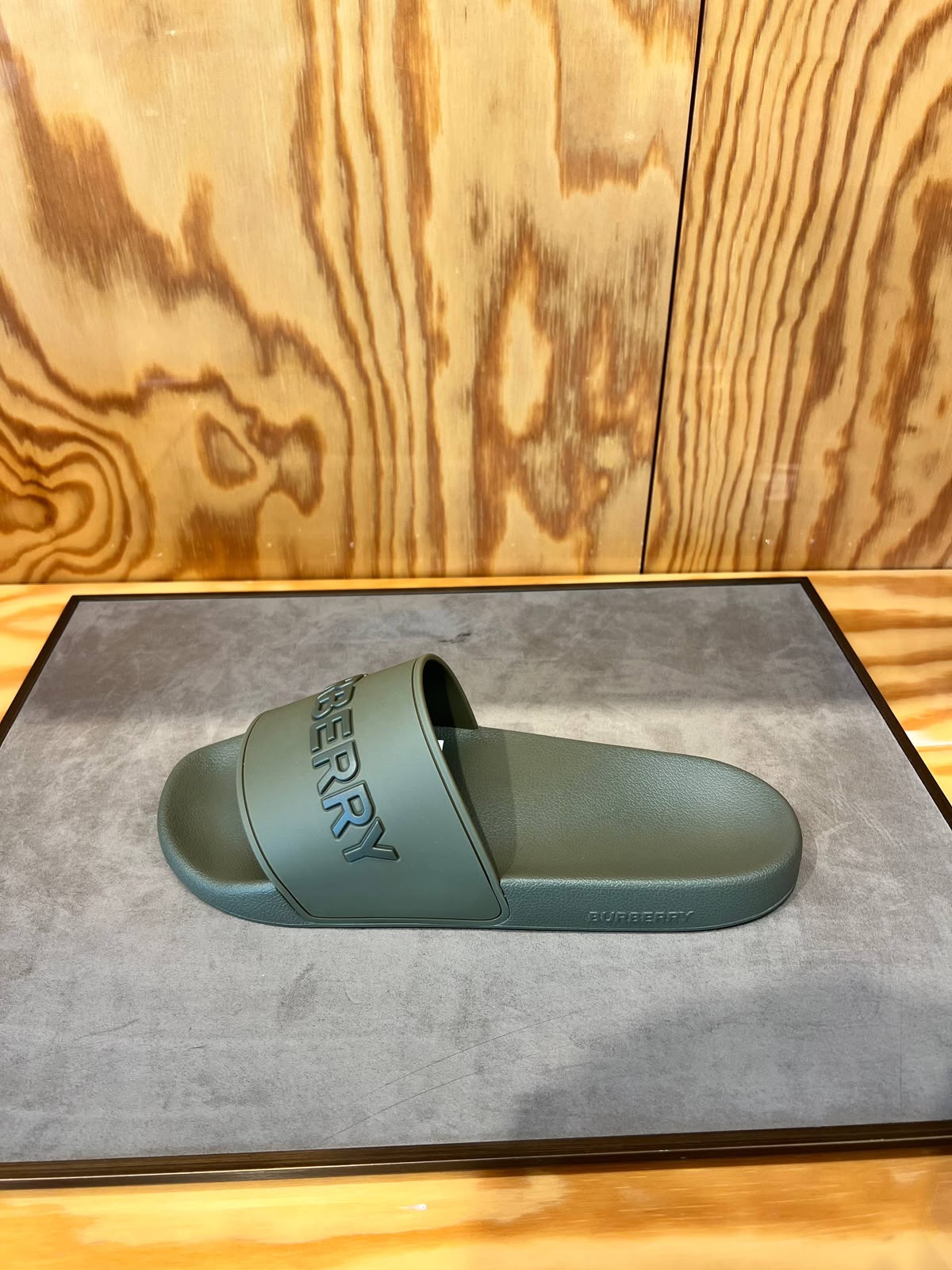 Logo Detail Rubber Slides