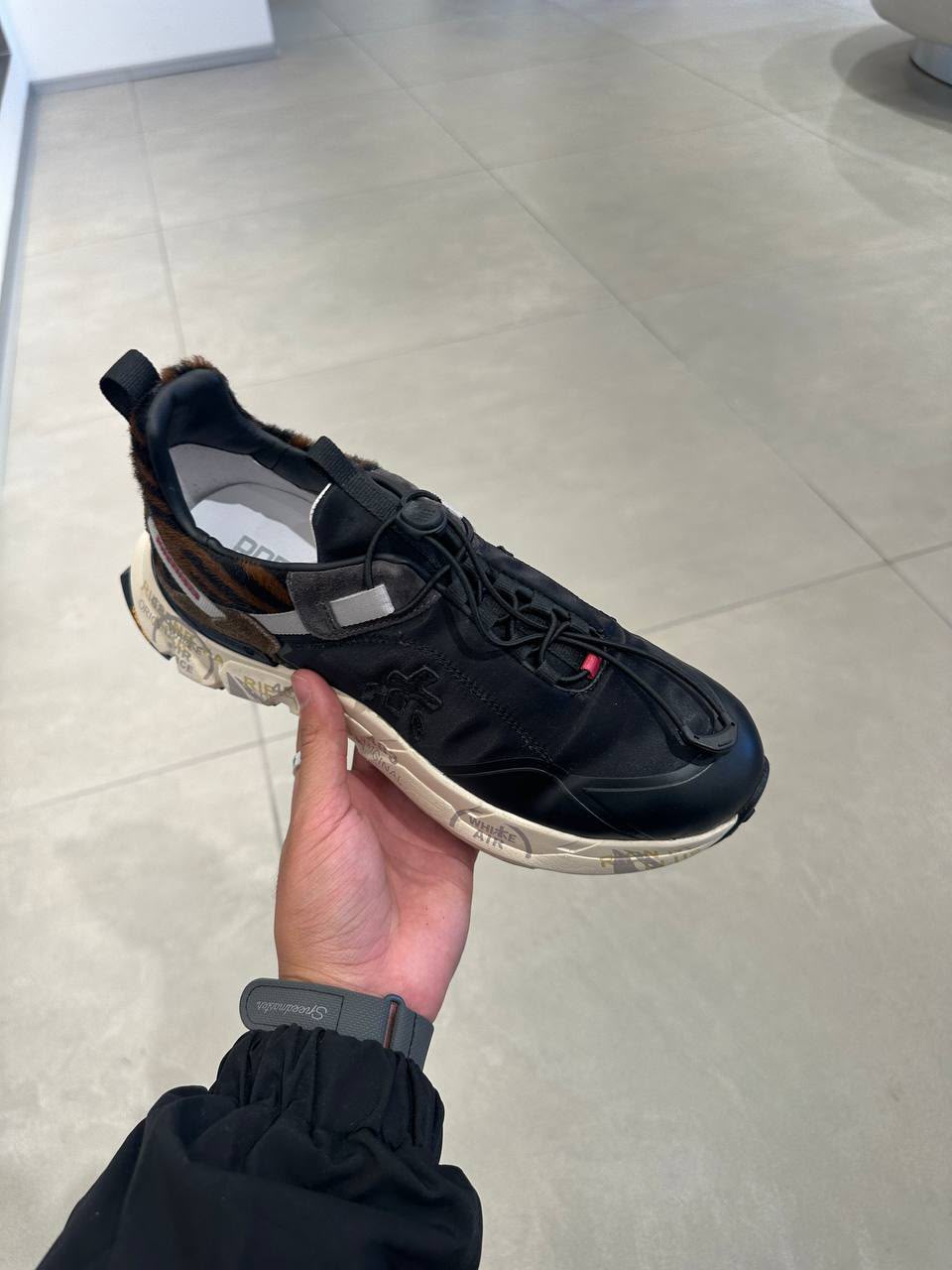 Mase Sneakers