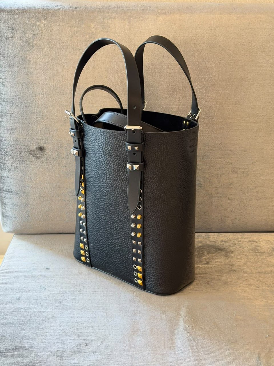 Garavani Rockstud Bucket Bag