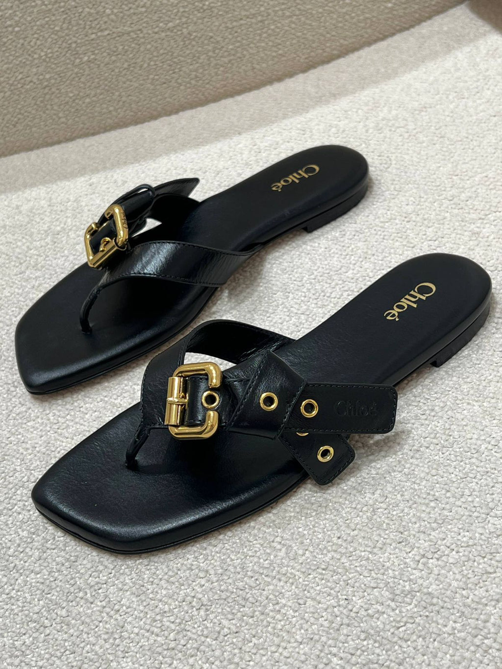 Chloé 'Lilli' Buckle-Detailed Leather Thong Sandals