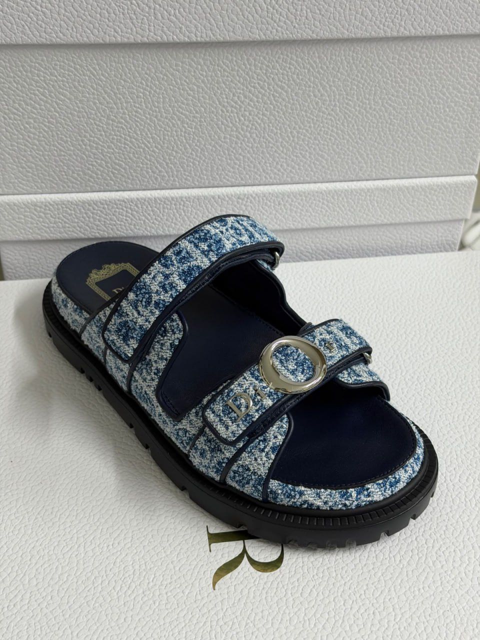quake Sandal