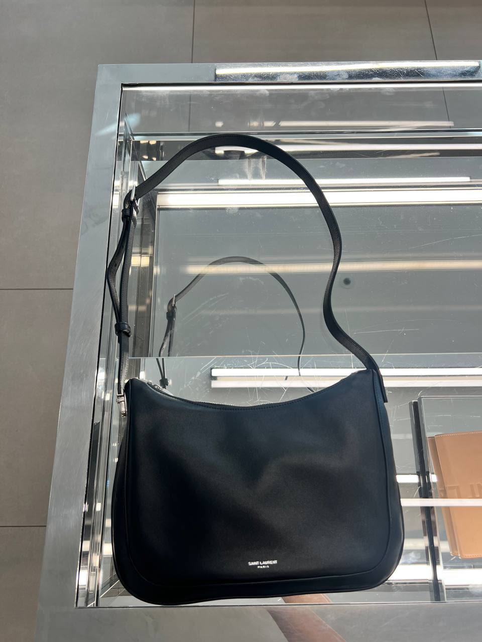 Le 5 à 7 Supple Hobo Bag