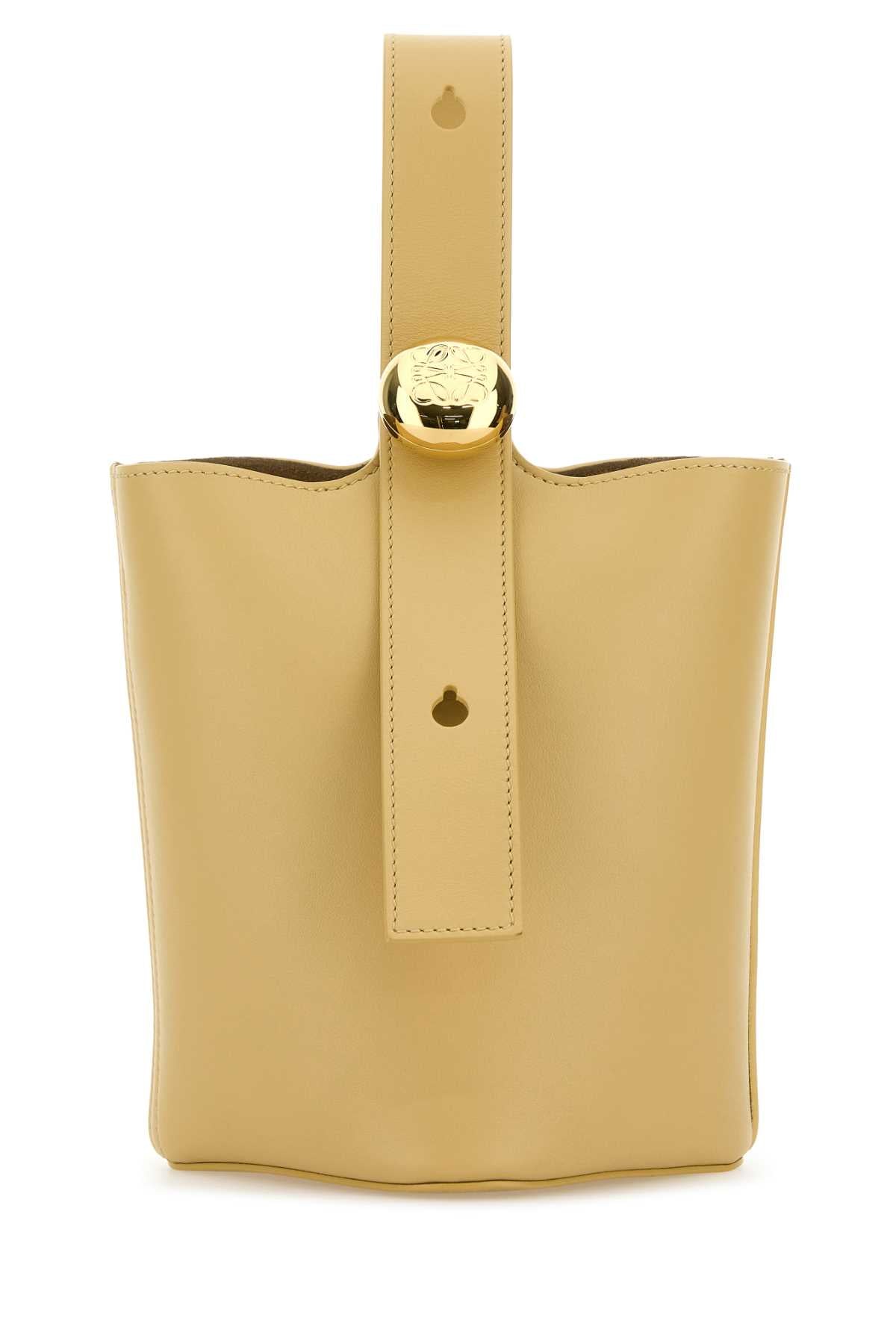 LOEWE PEBBLE BUCKET MINI For Women Exterior: 100% Calf Lining: 100% Suede Finishing: Gold metal