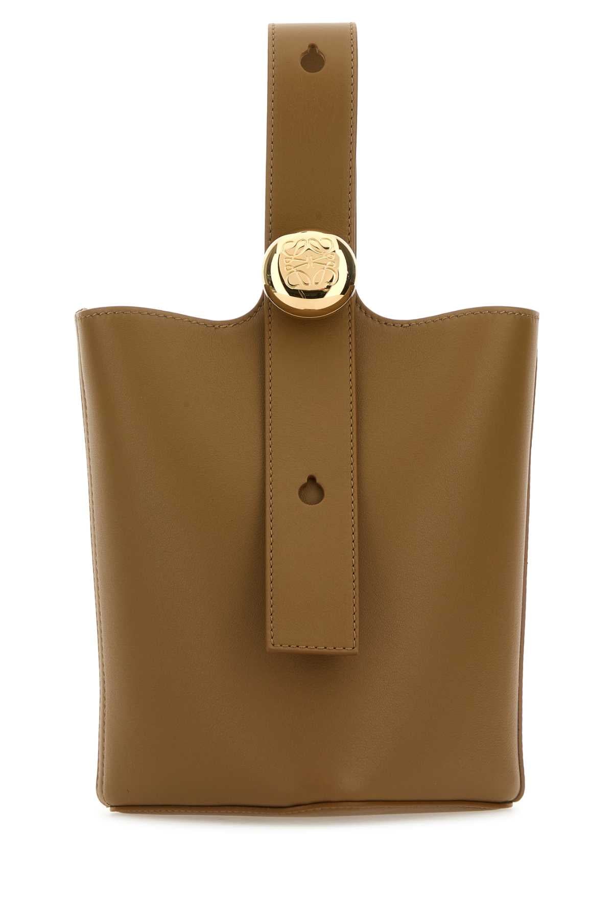 LOEWE PEBBLE BUCKET MINI For Women Exterior: 100% Calf Lining: 100% Suede Finishing: Gold metal