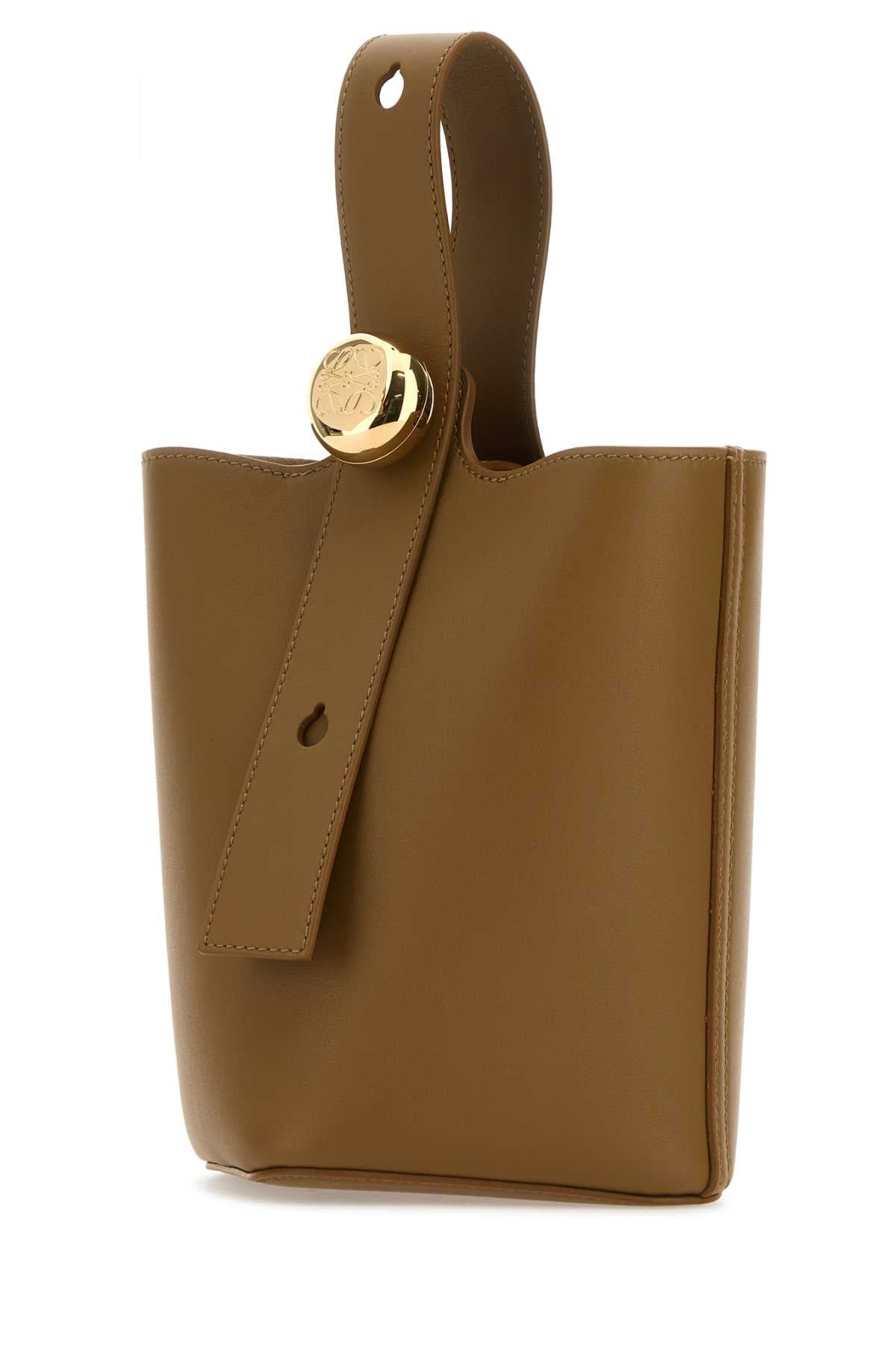 LOEWE PEBBLE BUCKET MINI For Women Exterior: 100% Calf Lining: 100% Suede Finishing: Gold metal