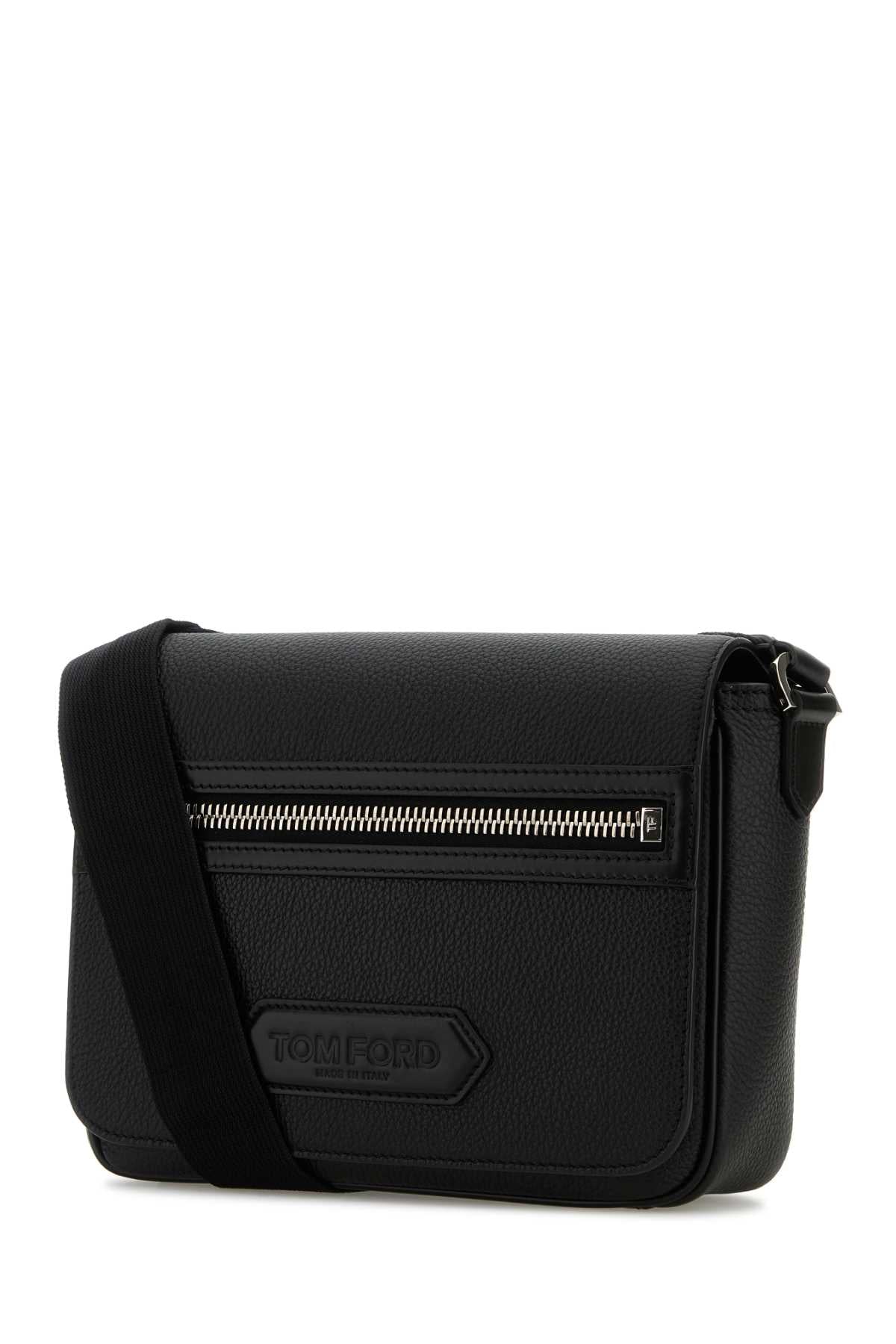 TOM FORD SOFT GRAIN LEATHER TRAVELLER MESSENGER WITH FLAP For Men Exterior: 100% Calf Lining: 90% Cotone 10% Acrylic Finishing: Silver metal