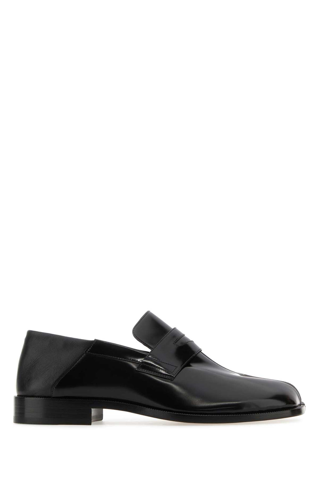 MAISON MARGIELA TABI LOAFERS BABOUCHE For Men Tomaia: 100% Pelle Bovina - Fodera: 100% Pelle Ovina - Interno: 100% Pelle Ovina - Suola: 100% Pelle Bovina - Contrasto: 100% Gomma