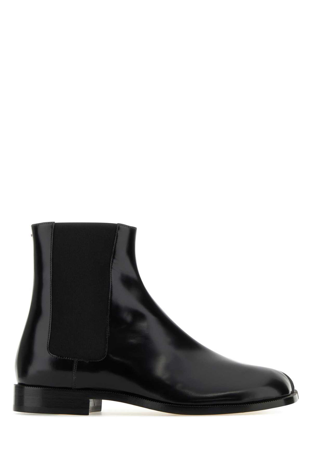MAISON MARGIELA TABI CHELSEA BOOTS For Men Tomaia: 100% Pelle Bovina - Contrasto: 74% Poliestere 26% Gomma - Fodera: 100% Pelle Ovina - Interno: 100% Pelle Ovina - Suola: 100% Pelle Bovina - Contrasto: 100% Gomma
