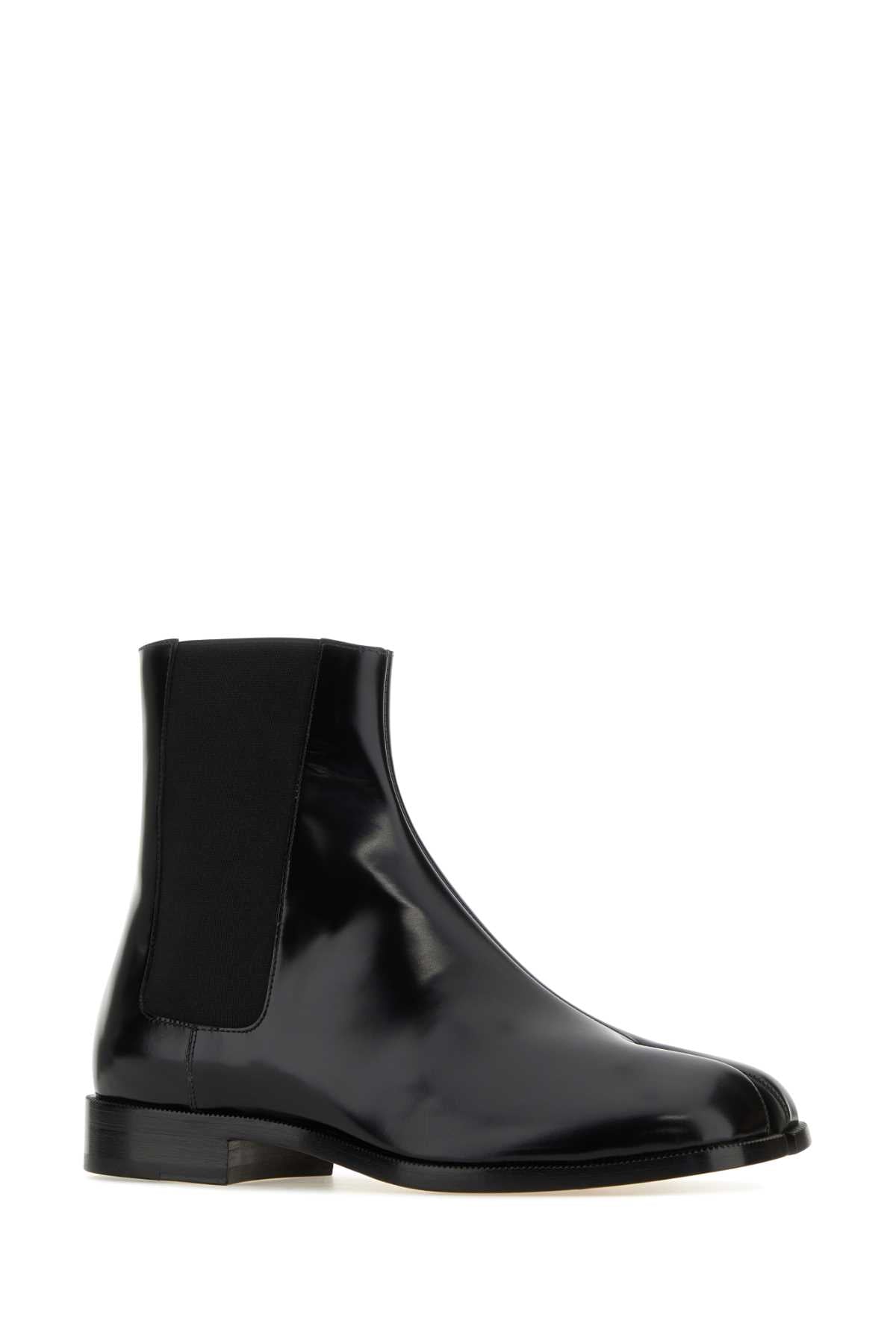 MAISON MARGIELA TABI CHELSEA BOOTS For Men Tomaia: 100% Pelle Bovina - Contrasto: 74% Poliestere 26% Gomma - Fodera: 100% Pelle Ovina - Interno: 100% Pelle Ovina - Suola: 100% Pelle Bovina - Contrasto: 100% Gomma