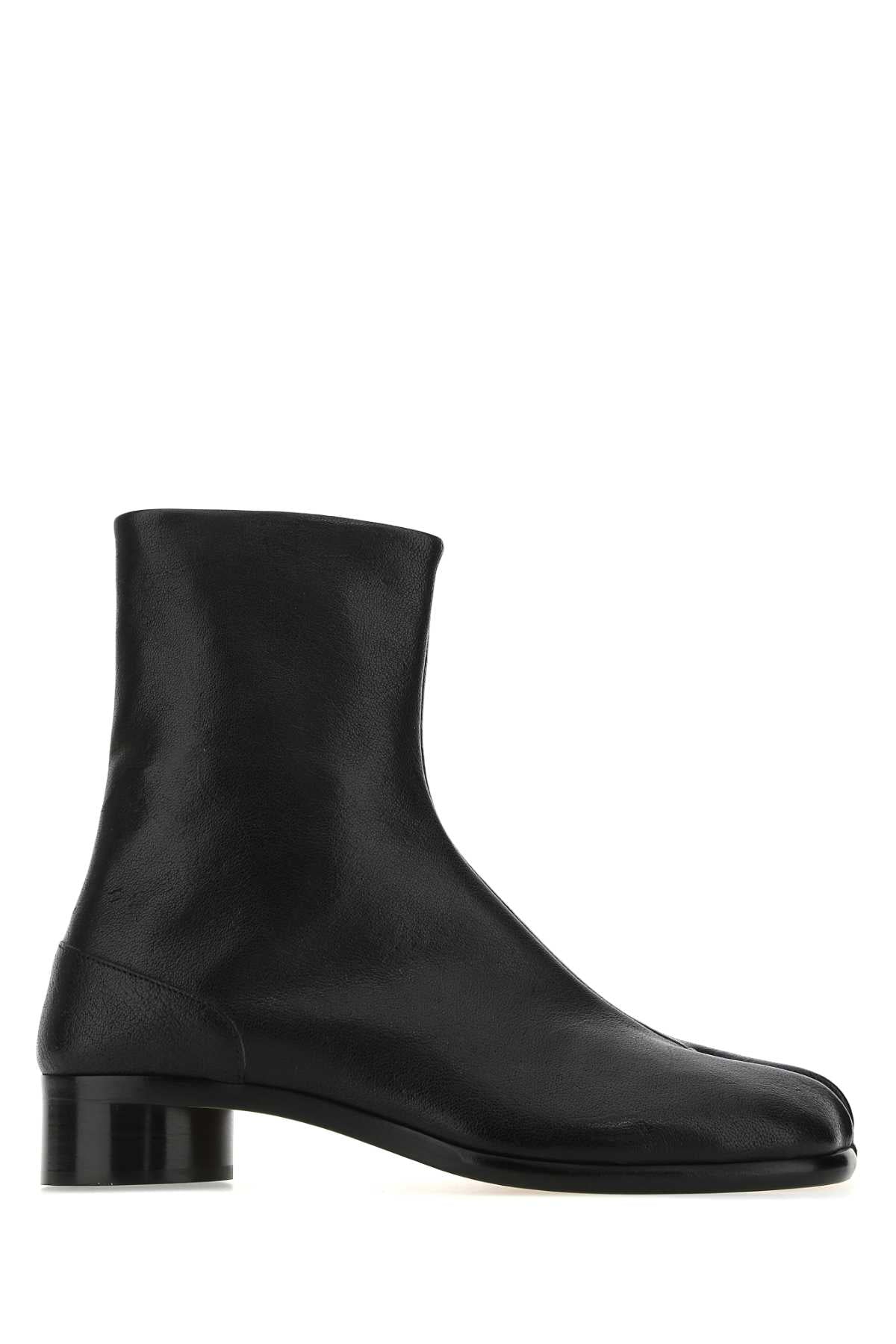 MAISON MARGIELA TABI ANKLE BOOTS H30 For Men Tomaia: 100% Pelle Di Cammello - Fodera: 100% Pelle Ovina - Interno: 100% Pelle Ovina - Suola: 100% Pelle Bovina - Contrasto: 100% Gomma