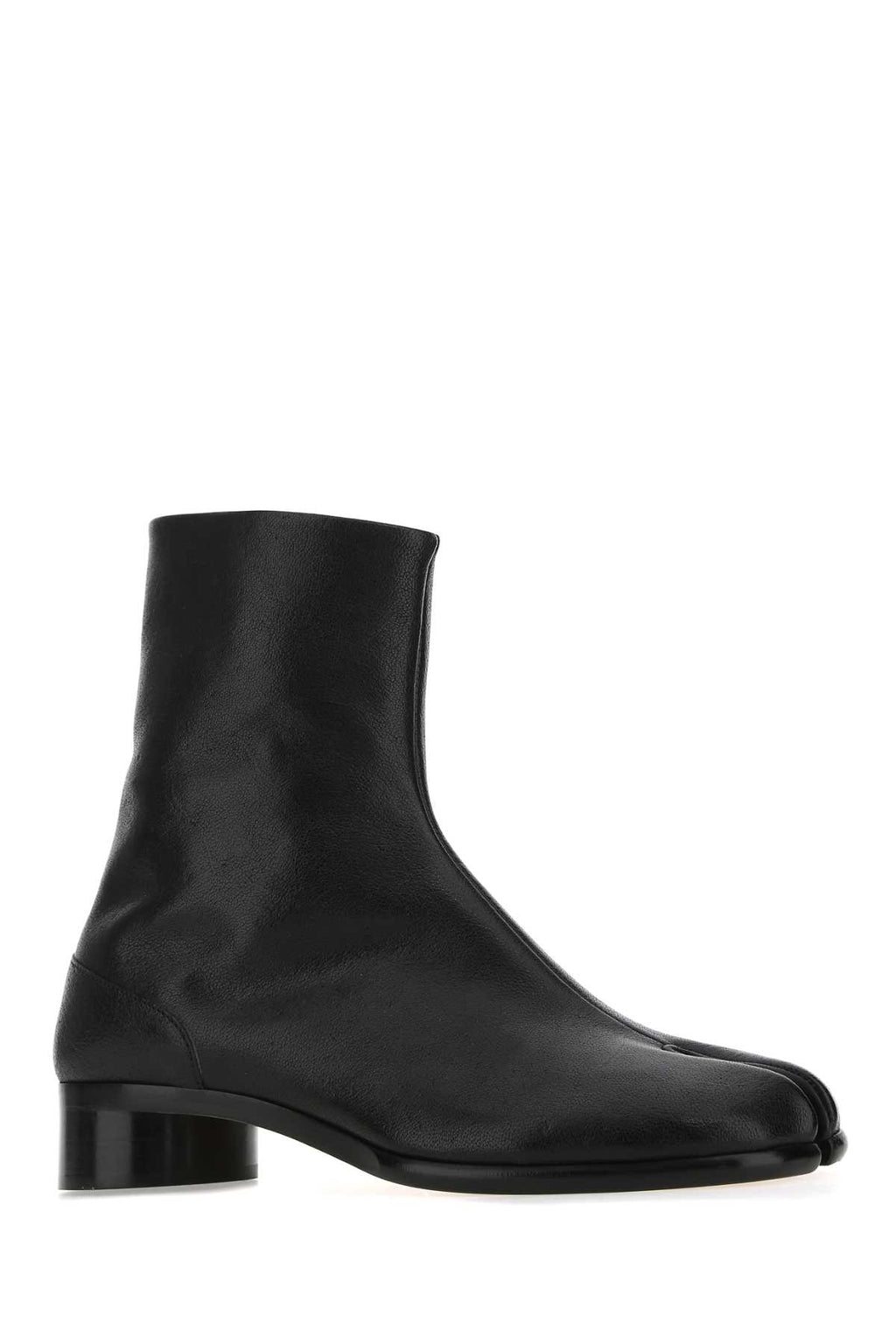 MAISON MARGIELA TABI ANKLE BOOTS H30 For Men Tomaia: 100% Pelle Di Cammello - Fodera: 100% Pelle Ovina - Interno: 100% Pelle Ovina - Suola: 100% Pelle Bovina - Contrasto: 100% Gomma