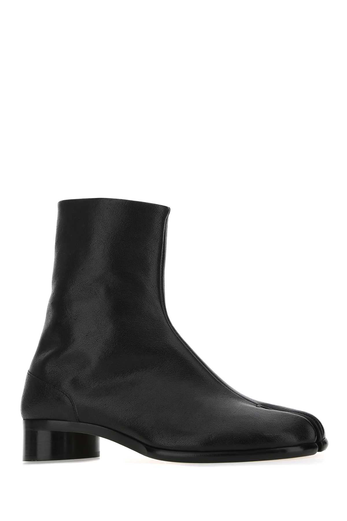 MAISON MARGIELA TABI ANKLE BOOTS H30 For Men Tomaia: 100% Pelle Di Cammello - Fodera: 100% Pelle Ovina - Interno: 100% Pelle Ovina - Suola: 100% Pelle Bovina - Contrasto: 100% Gomma