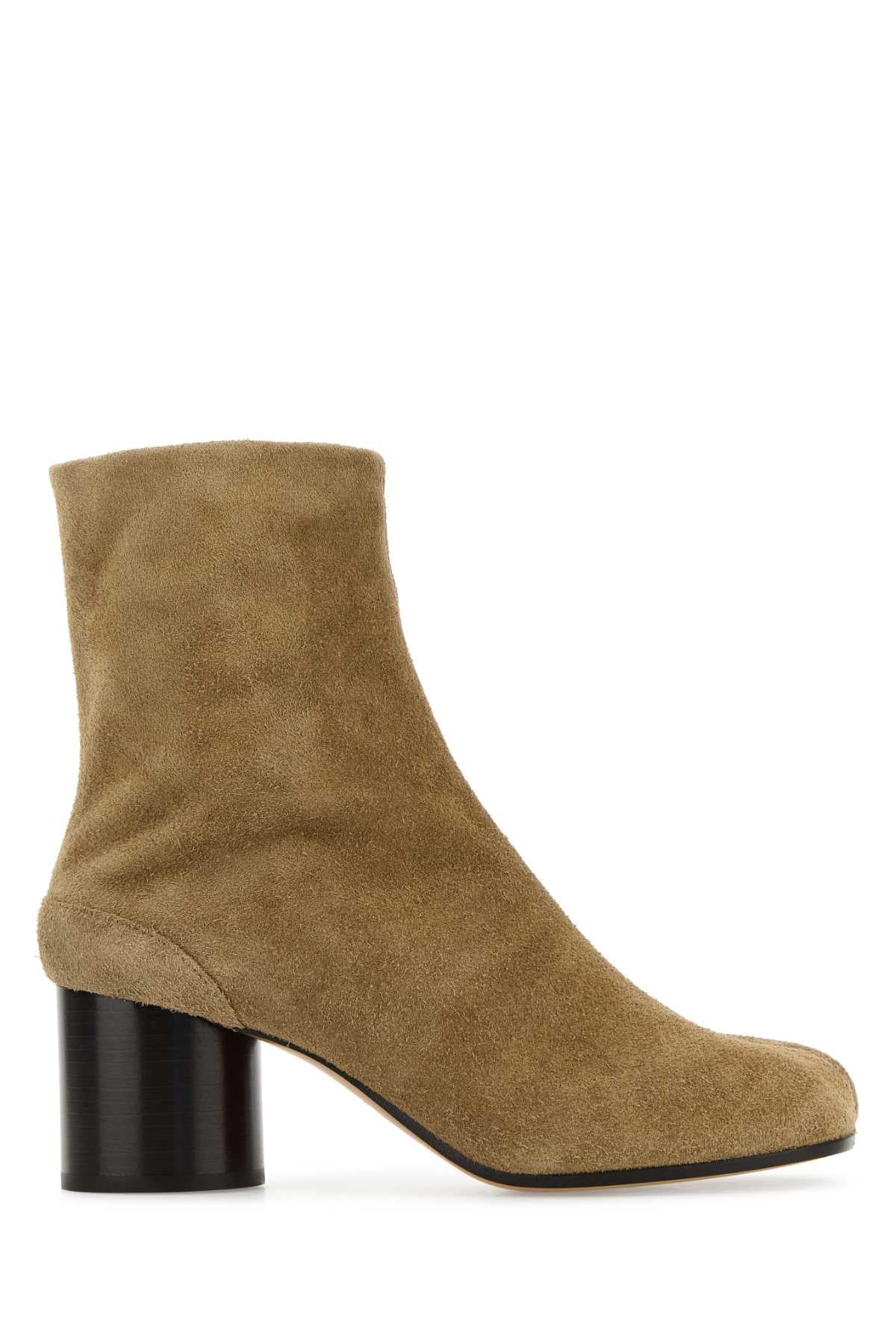 MAISON MARGIELA TABI ANKLE BOOTS H60 For Women Tomaia: 100% Pelle Bovina - Fodera: 100% Pelle Ovina - Interno: 100% Pelle Ovina - Suola: 100% Pelle Bovina - Contrasto: 100% Gomma