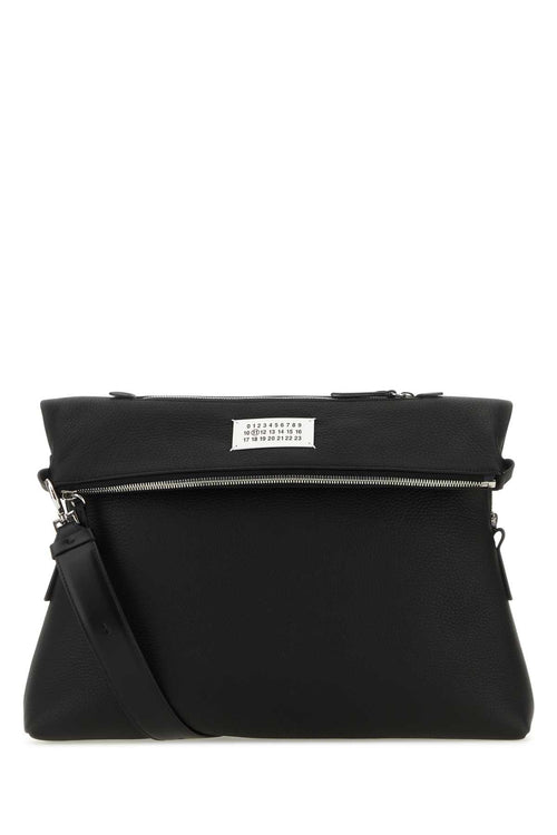 MAISON MARGIELA BORSA For Men Corpo: 100% Pelle Di Cervo - Contrasto: 100% Pelle Bovina - Fodera: 100% Cotone - Interno: 100% Pelle Di Cervo - Minuteria Metallica: 94% Zinc Alloy 4% Alluminio 2% Rame - Minuteria Metallica 1: 100% Ottone
