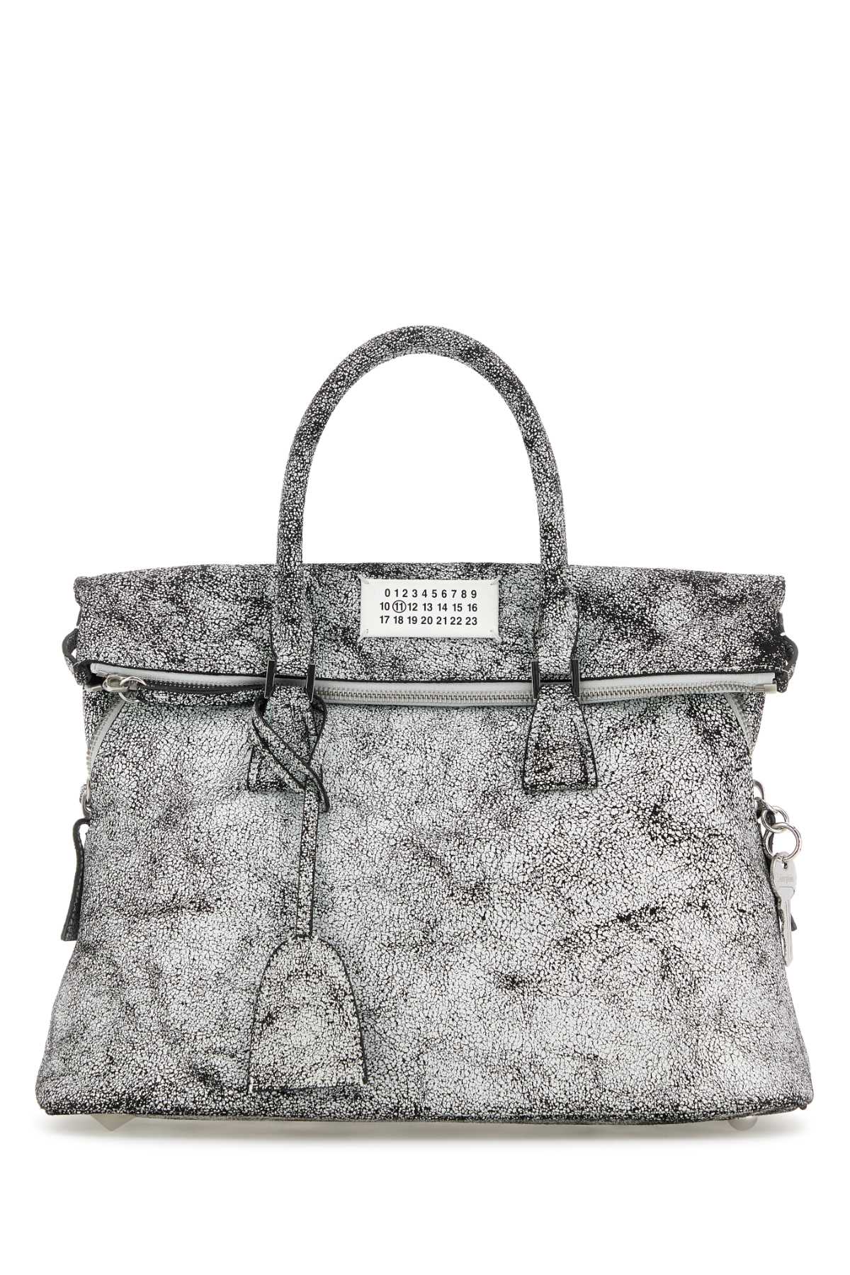 MAISON MARGIELA 5AC LOVED TO DEATH MEDIUM For Men Corpo: 100% Pelle Bovina - Contrasto: 100% Pelle Bovina - Applicazione: 100% Pelle Bovina - Fodera: 100% Cotone - Interno: 100% Pelle Bovina - Minuteria Metallica: 94% Zinc Alloy 4% Alluminio 2% Rame - Minuteria Metallica 1: 100% Ottone