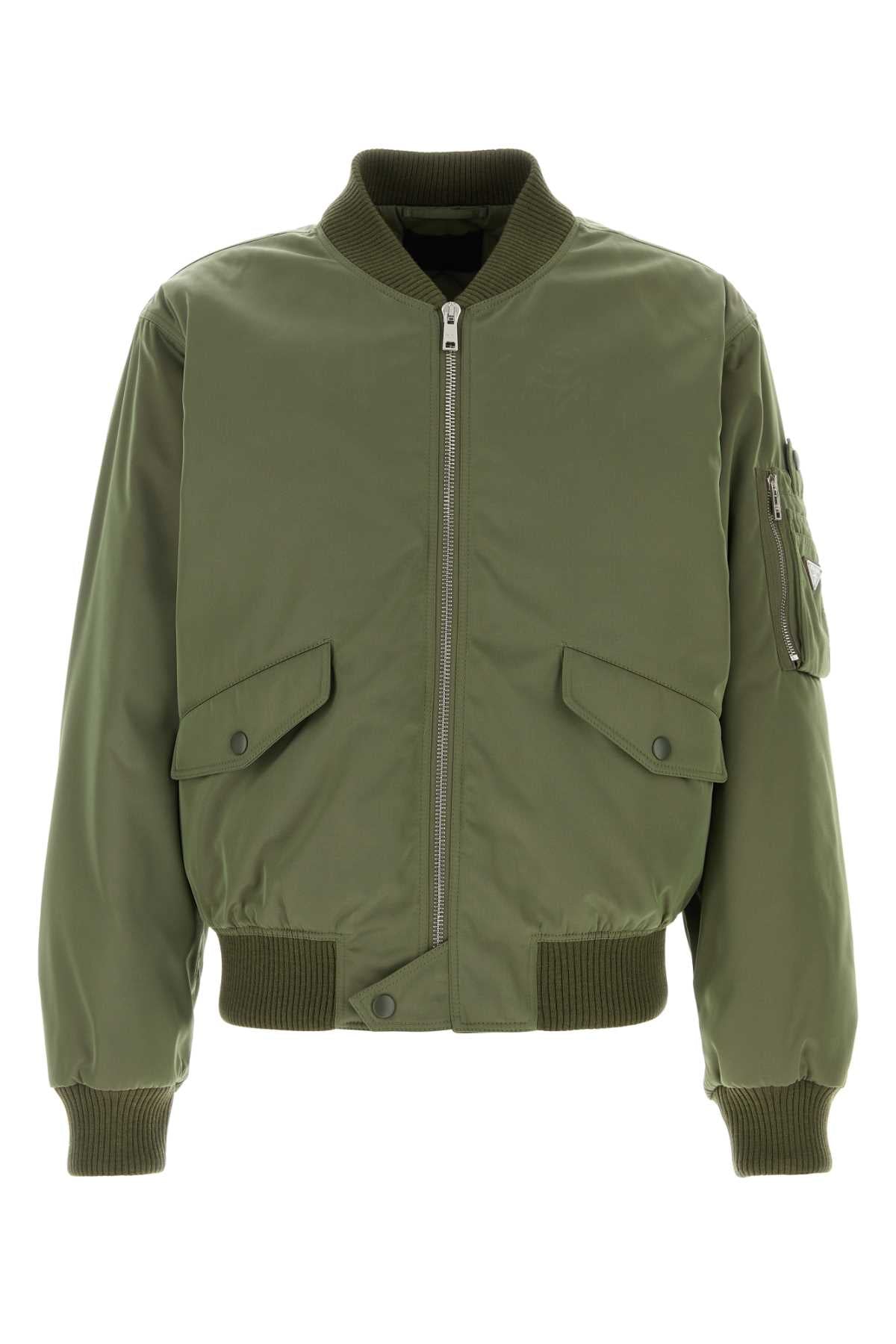 PRADA LIFESTYLE For Men Exterior: 100% Nylon Lining: 100% Nylon Padding: 55% Recycled polyester 45% Polyester