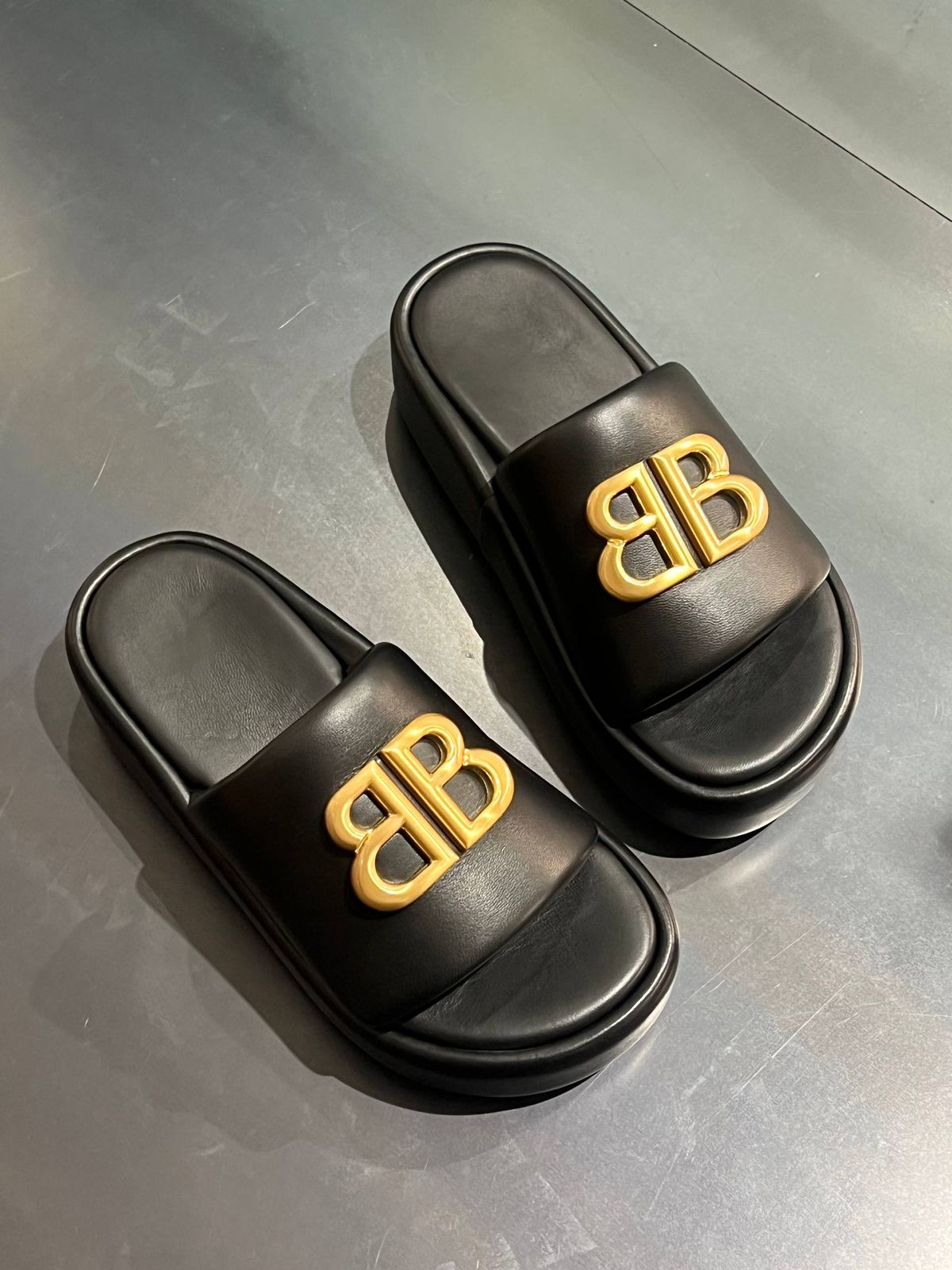 Logo Pool Slide