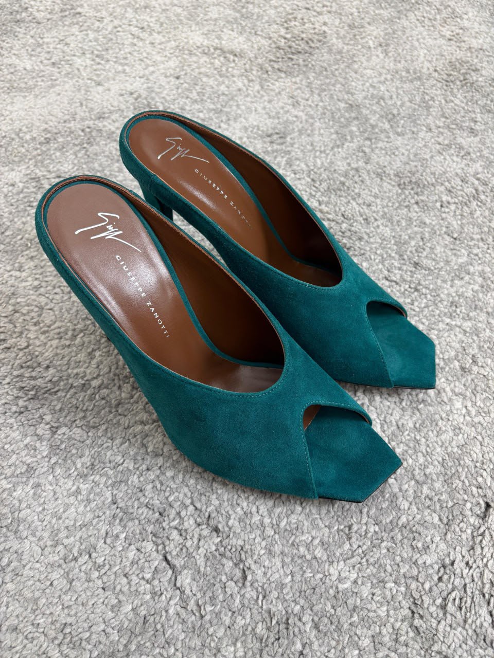 Romy 85 Suede Pumps