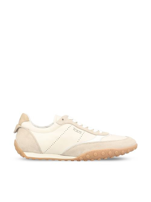Sneakers realizzate in pelle