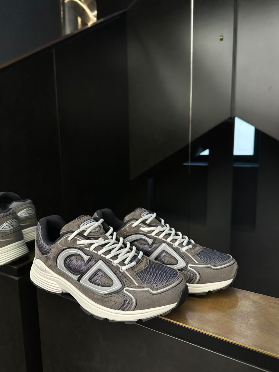 B30 Sneakers