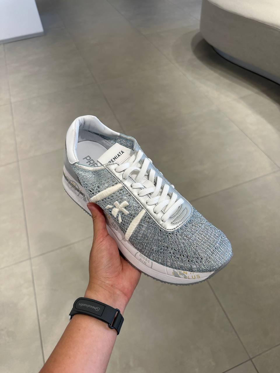 Moe Run Plus Sneakers