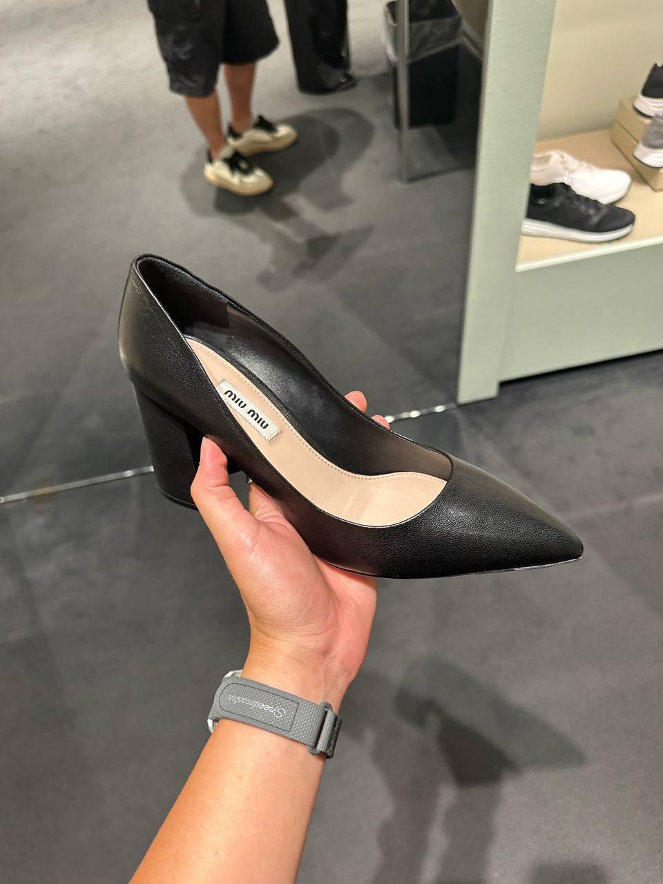 Leather pumps