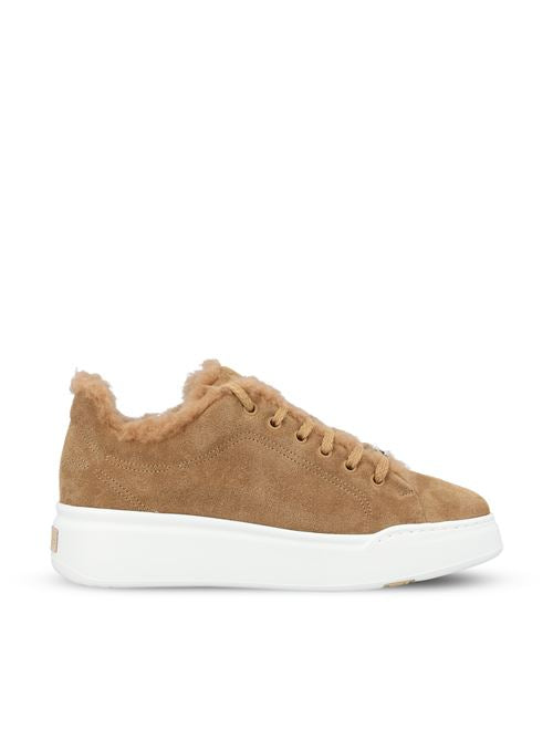 Sneakers realizzate in pelle
