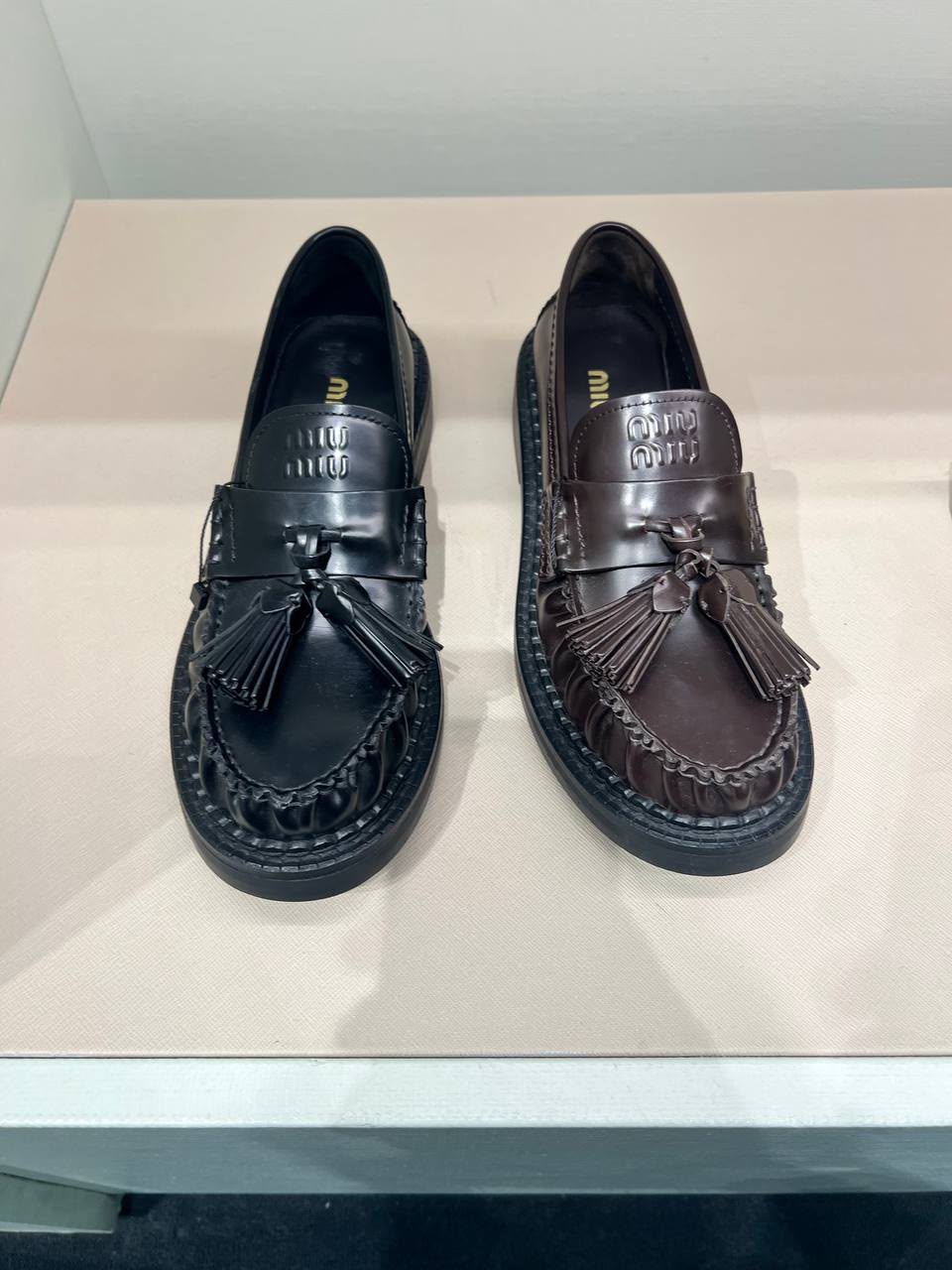 Leather loafers with tassels