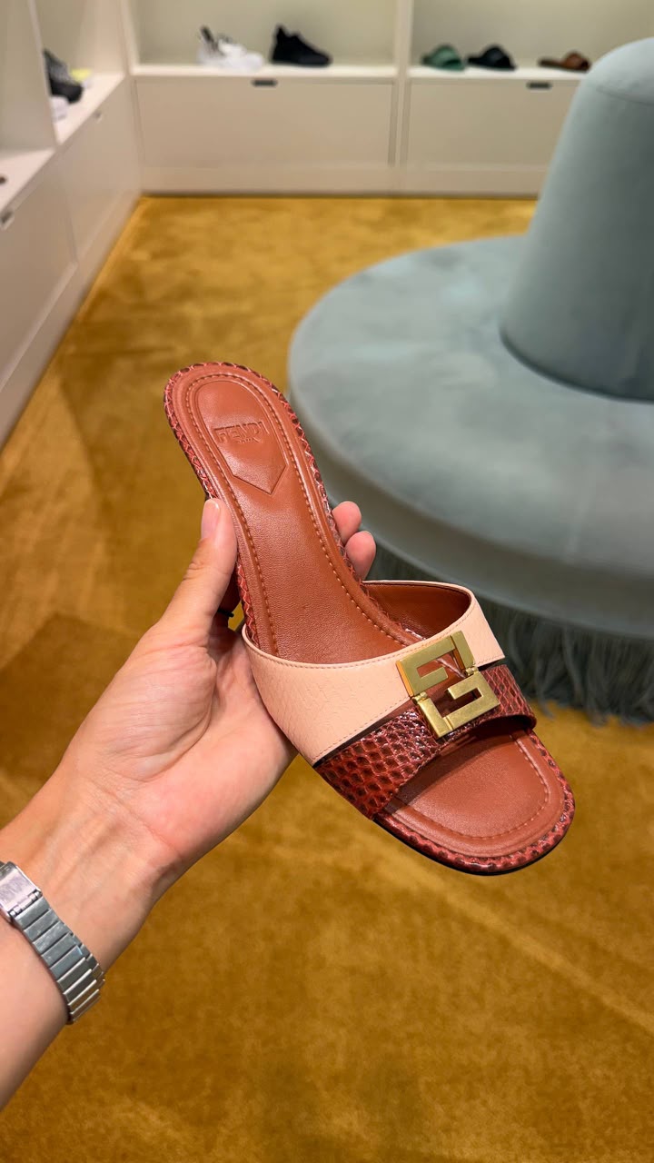 O'Lock Slide Sandals