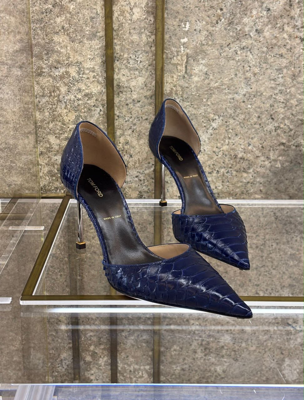 D'Orsay Pumps in Embossed Leather