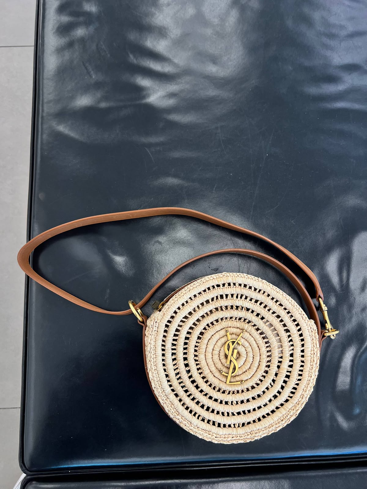 Round Camera Bag in Raffia and Leather