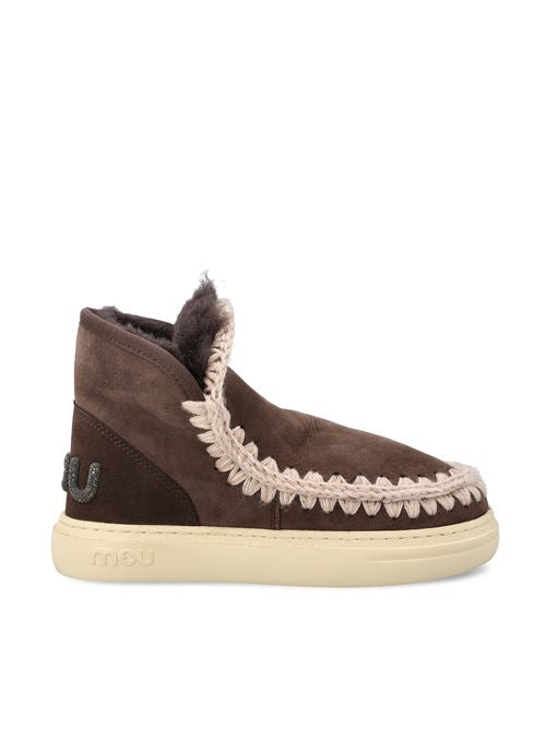 Sneakers realizzate in pelle scamosciata