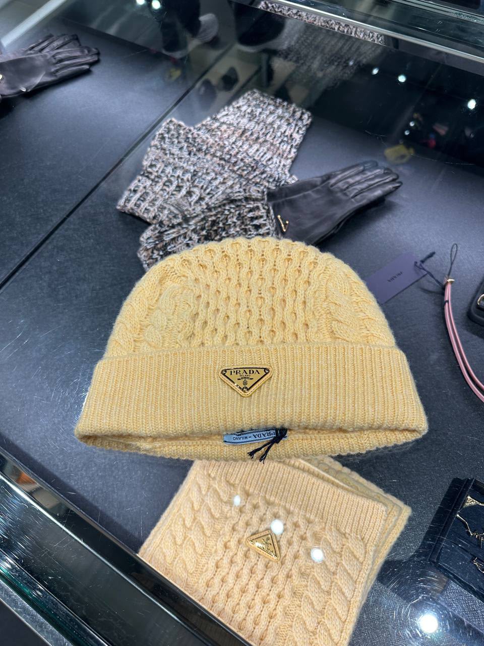 Cable-knit cashmere beanie