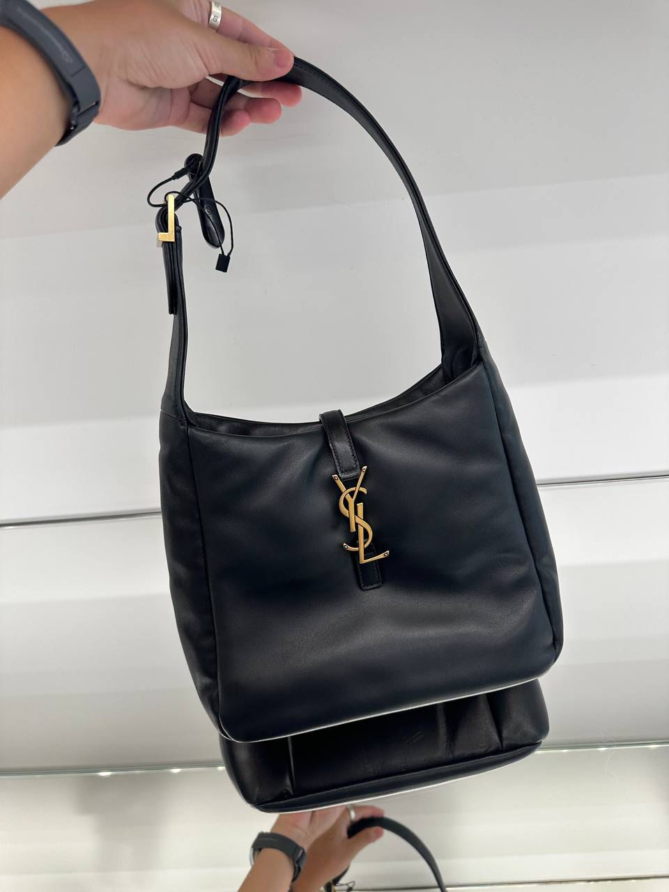 Le 5 à 7 Supple Hobo Bag