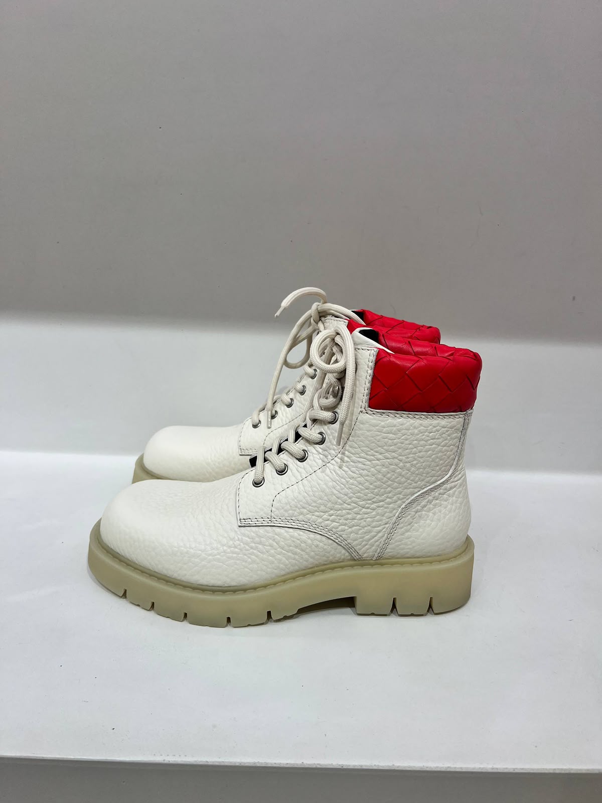 Lace-up ankle boots with Intrecciato detail