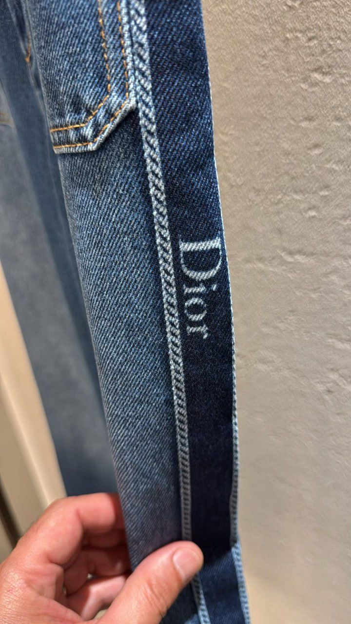 Wide-Leg Jeans with Side Stripe