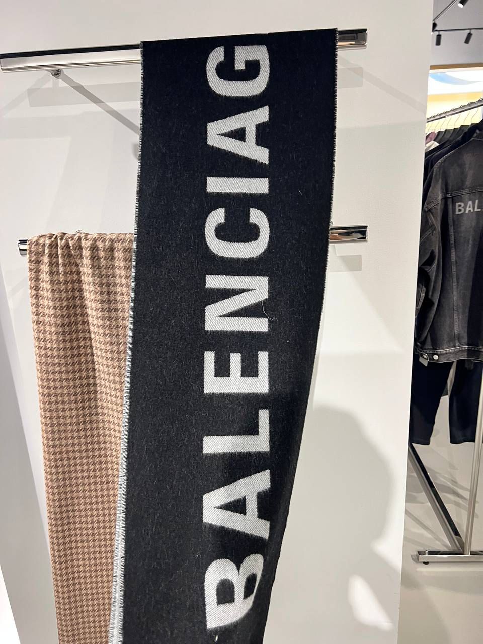 Logo Scarf