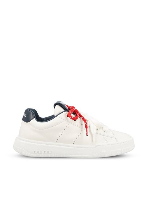 Sneakers realizzate in pelle di vitello