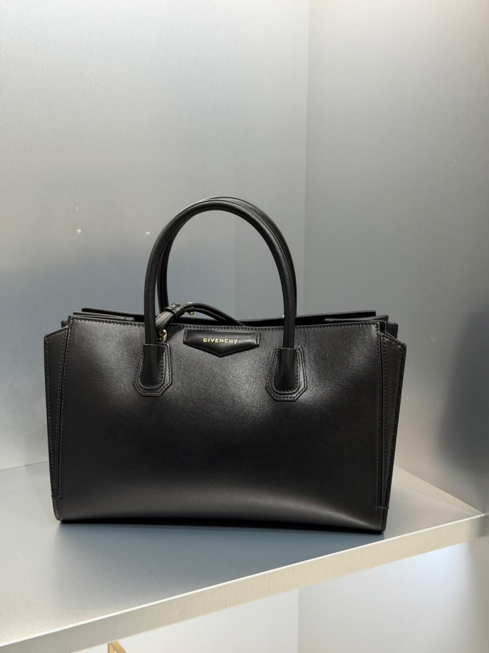 Antigona Soft Medium Handbag