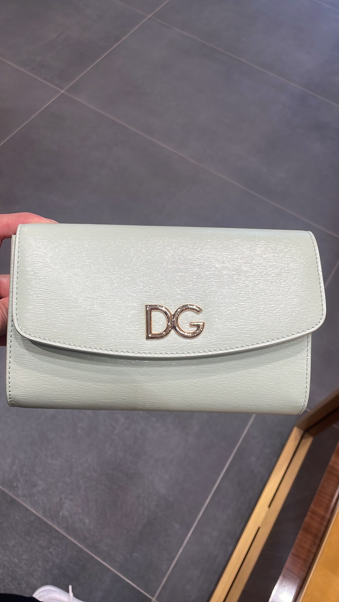 DG Logo Continental Wallet
