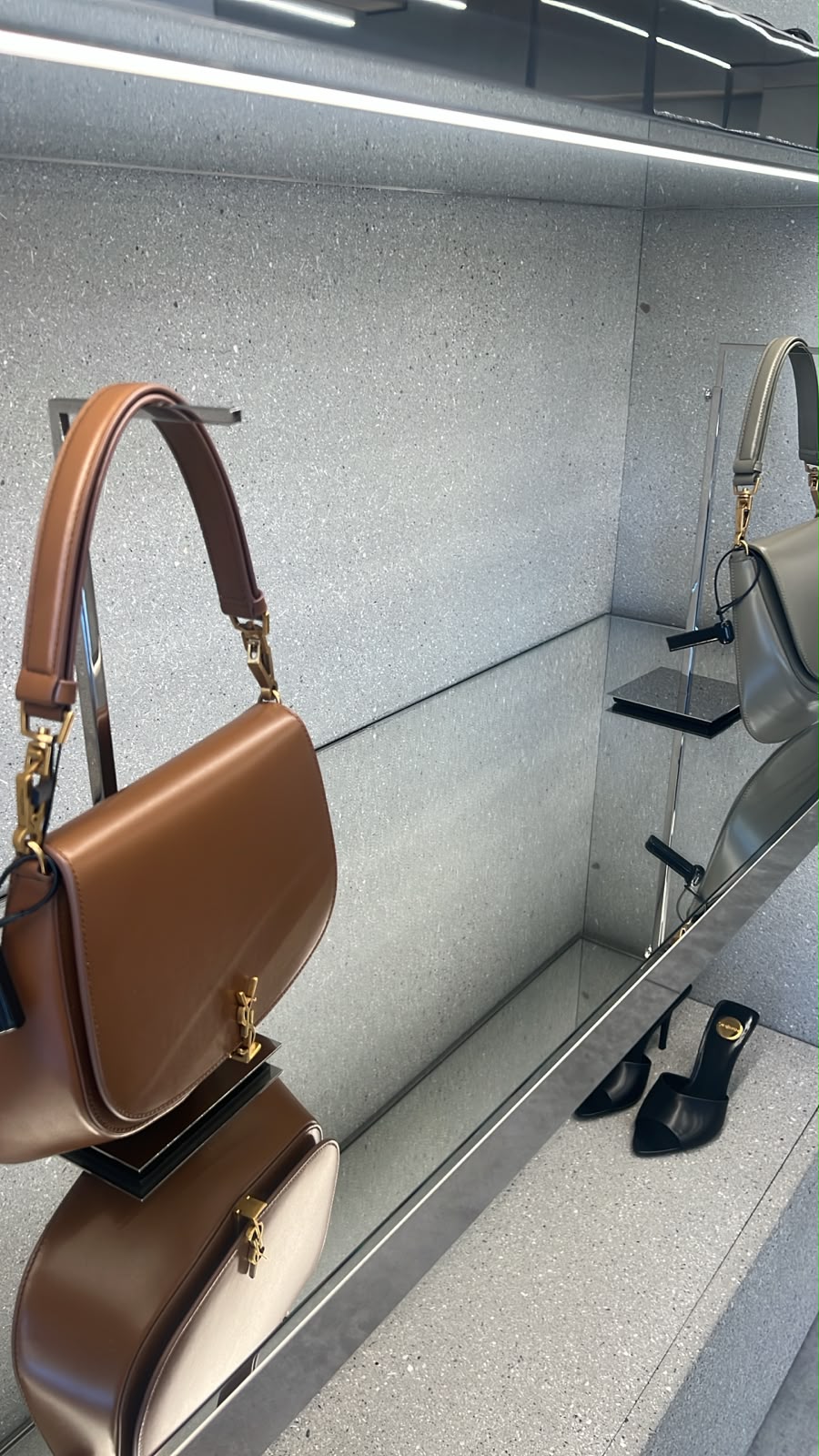 Le 5 à 7 Supple Small Hobo Bag