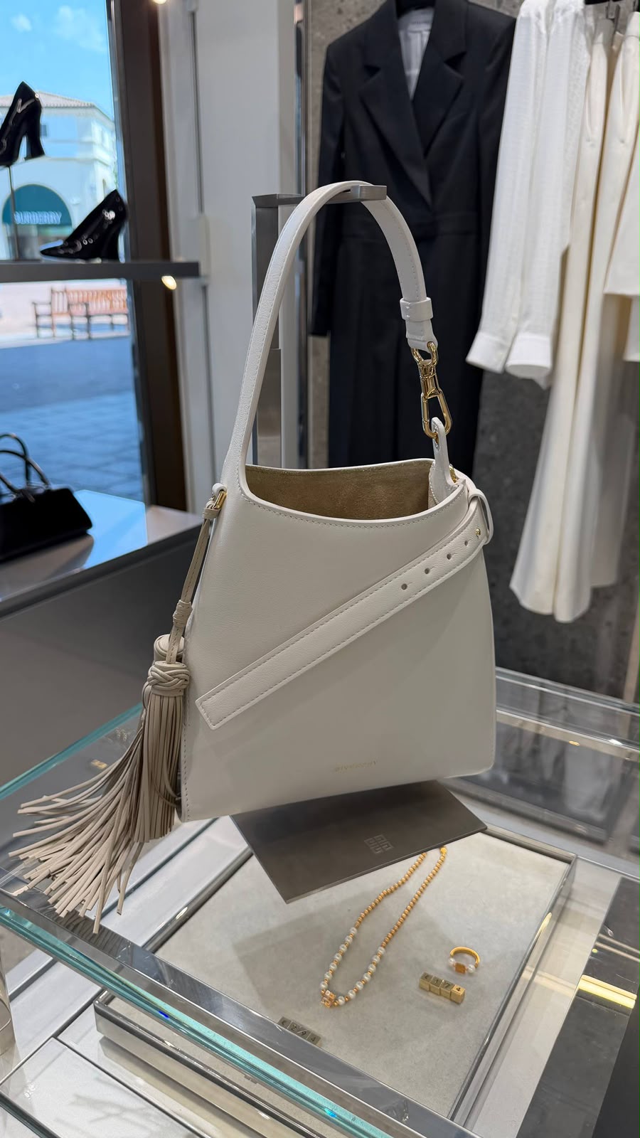 Voyou Medium Shoulder Bag