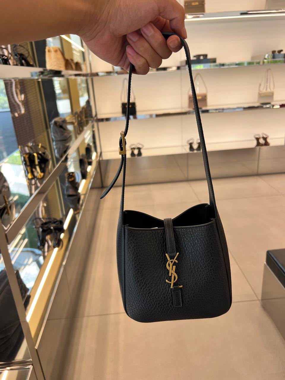 Le 5 à 7 Bucket Bag in Grained Leather